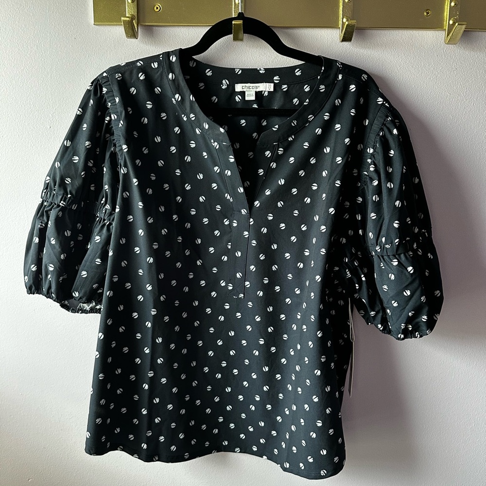 NWT Zenergy Chico’s Classic Navy UPF Neema Dot Top Size 18